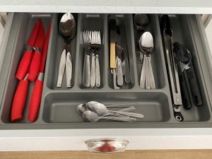 chalet-kitchen-cutlery
